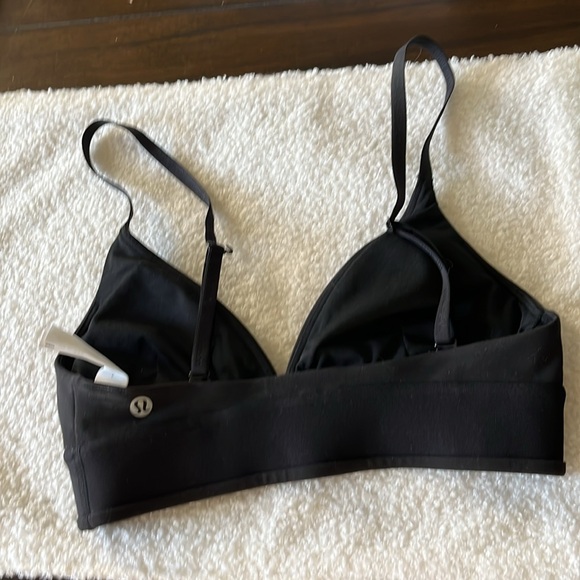 Lululemon sports bra size 4. Like new!! - Picture 4 of 4